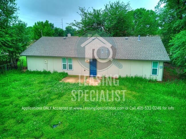 Building Photo - Adorable Norman 3 Bed 1.5 Bath House!