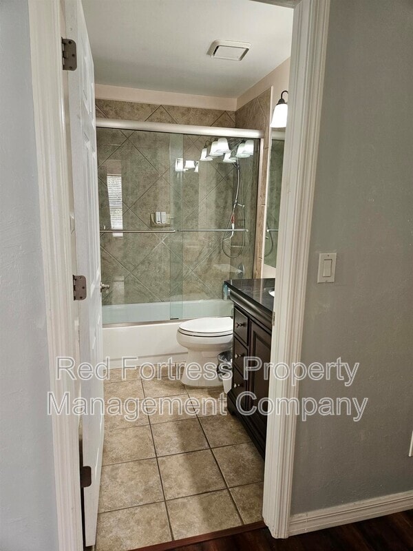Building Photo - 12290 Eagle Pointe Cir
