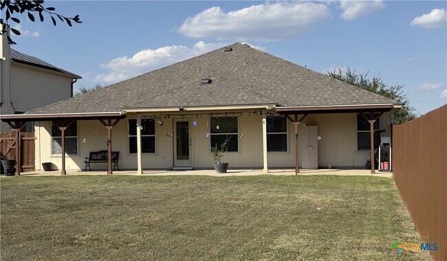 Building Photo - 200 Memory Ln