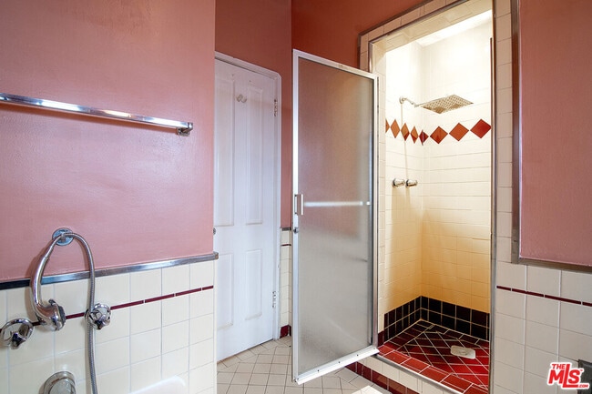 Building Photo - 1215 S Alfred St