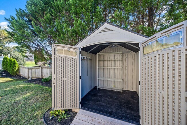 Building Photo - Idyllic 3-bed, 2.5 bath in the desirable W...