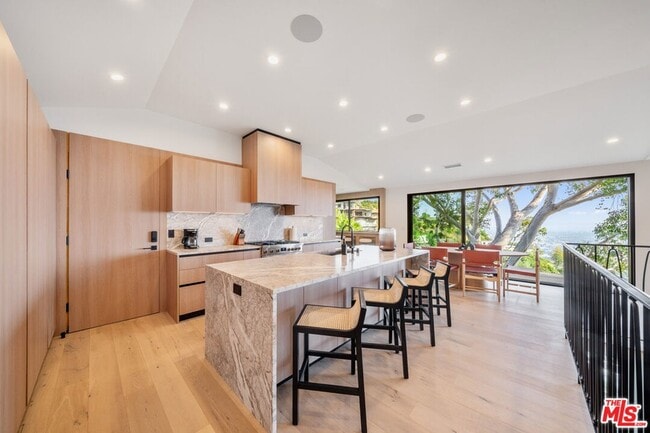 Building Photo - 8800 Hollywood Blvd