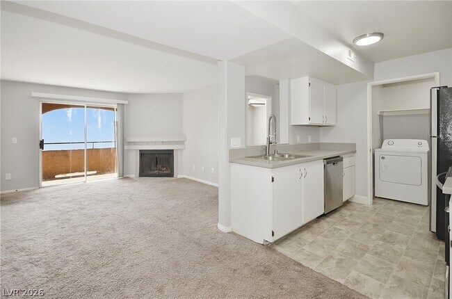 Building Photo - 220 Mission Catalina Ln