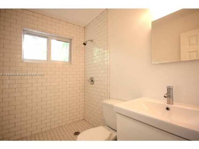 Building Photo - 453 NE 70th St