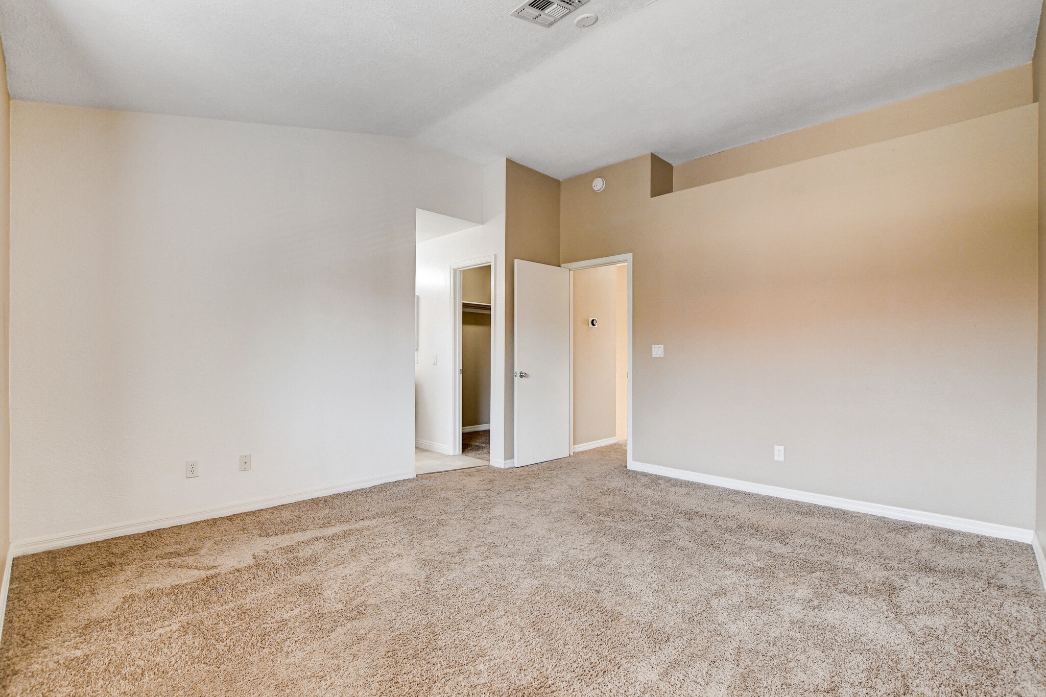 Building Photo - 1661 Cloister Ave