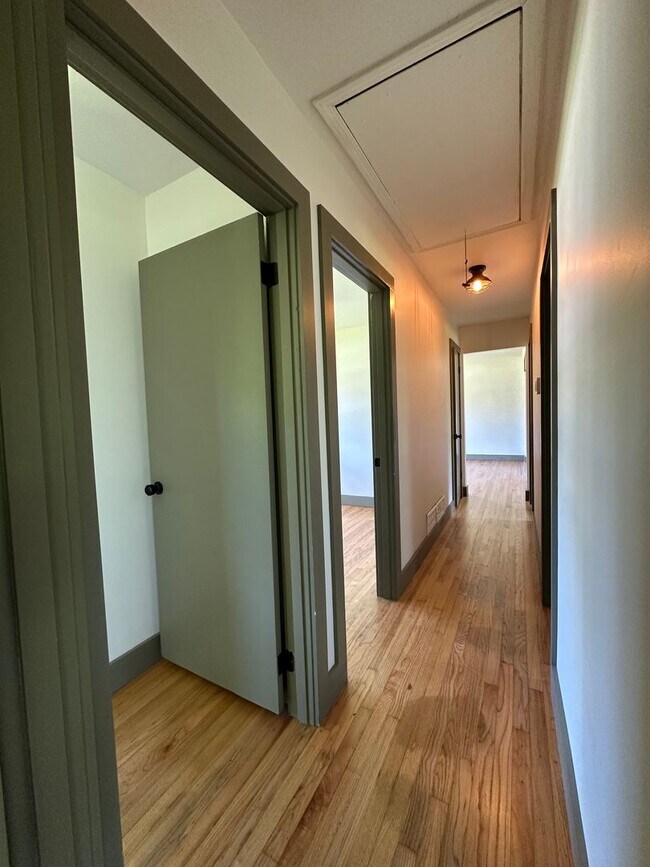 Building Photo - Updated 3 Bedroom House on the Eastside
