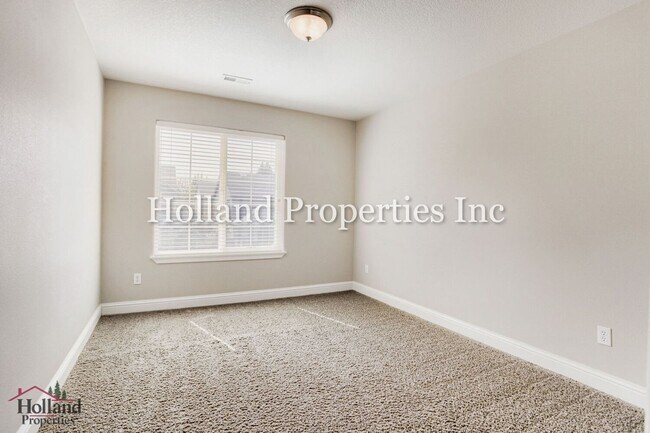 Building Photo - 21569 SW Susan Ln