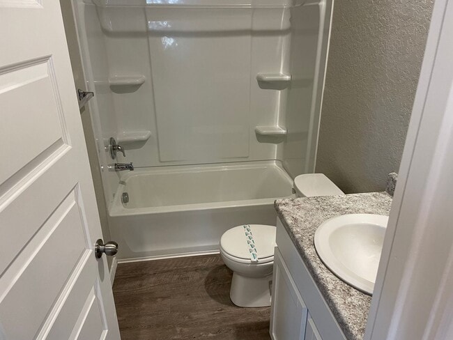 Building Photo - Three Bedroom | Two Bath Home in Scott's Hollow
