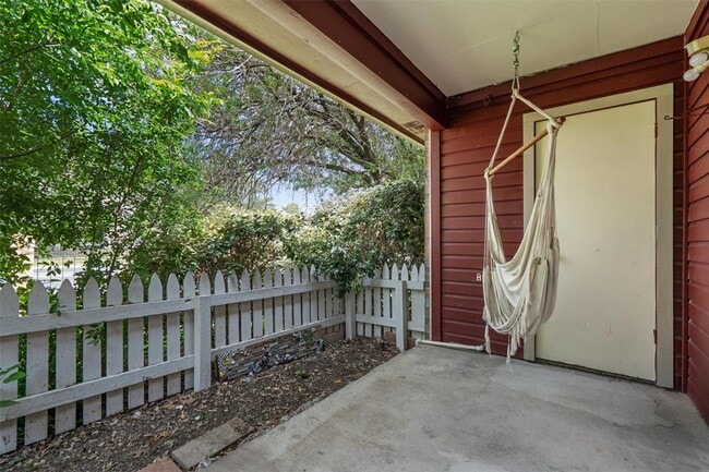 Building Photo - 1601 Faro Dr