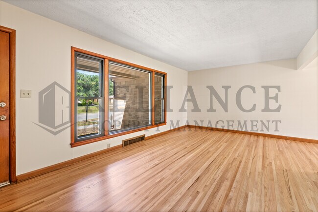Building Photo - 860 Fabrique St