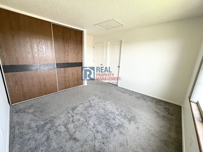 Building Photo - 6825 Overland Dr
