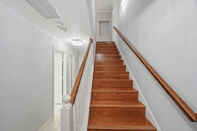 Building Photo - 2913 Crawford St