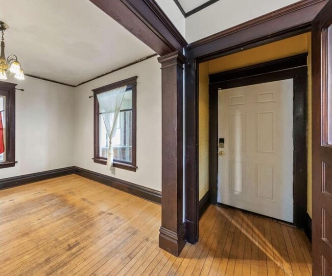 Building Photo - 311 E 31st St