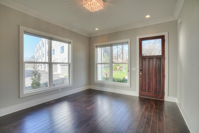 Building Photo - 908 Youngs Ln