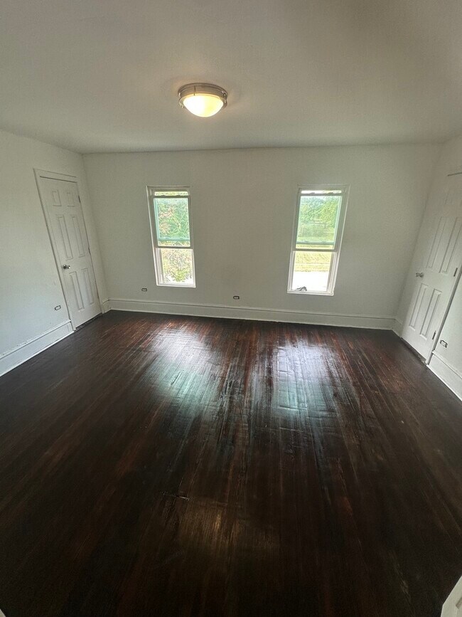 Building Photo - 746 N Schuyler Ave