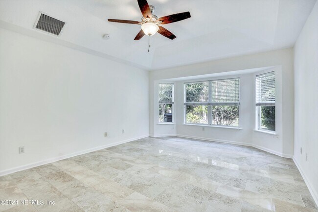 Building Photo - 657 MacKenzie Cir