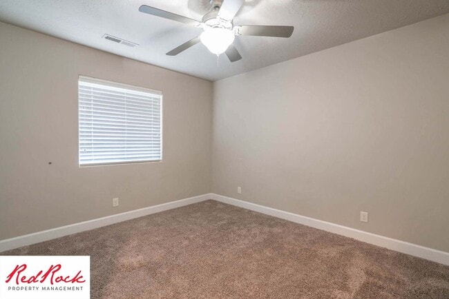 Building Photo - Spacious 4 Bedroom, 2.5 Bathroom Centrally...