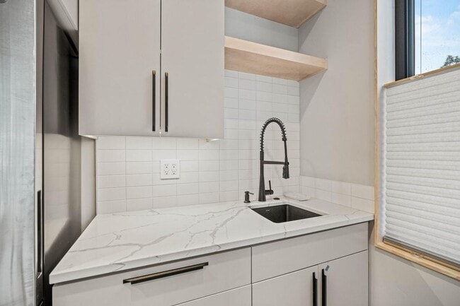 Building Photo - Modern living near Old Mill! Beautiful unf...