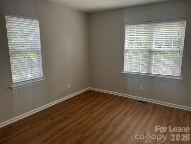 Building Photo - 306 Armour St