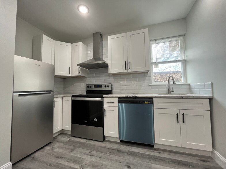 Building Photo - 106 S 42nd St