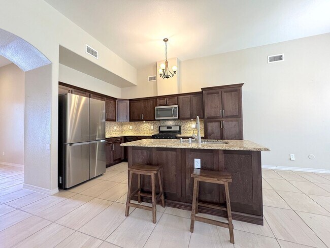 Building Photo - West El Paso 4 bed refrig A/C Home in Enchanted Ridge!