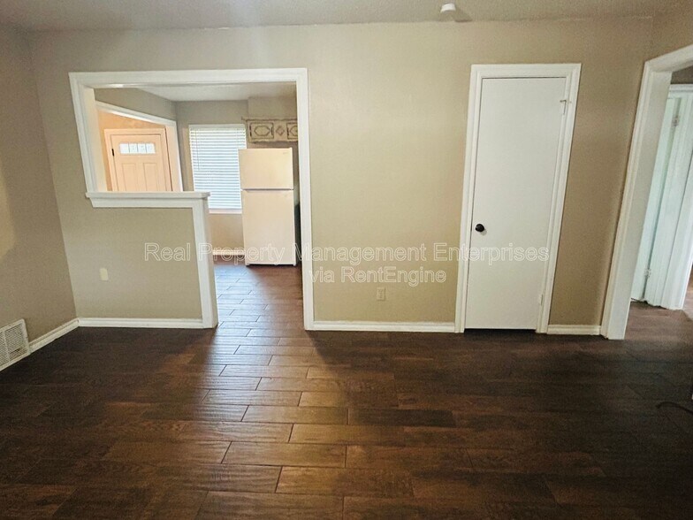 Building Photo - 701 NW 2nd St