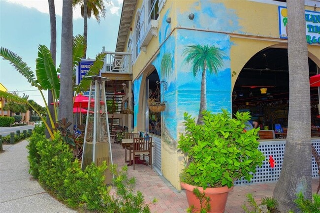 Building Photo - 614 Gladstone Ln