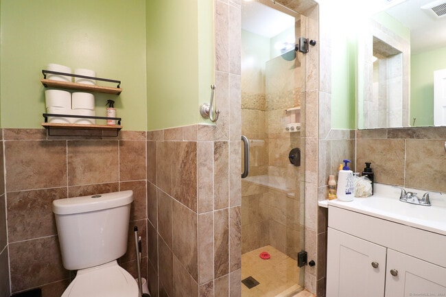 Building Photo - 63 Home Ave