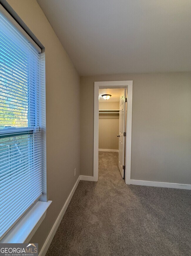 Building Photo - 221 Sheppard Pl