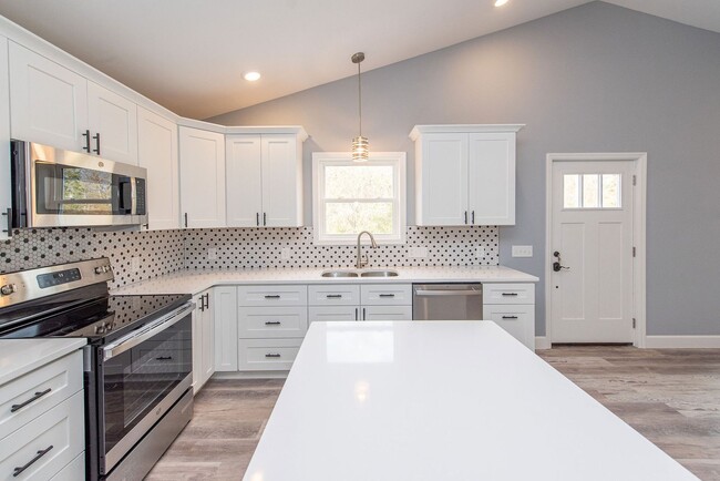 Building Photo - College Hill- New Construction! Stunning 3...