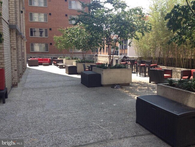 Building Photo - 950 25th St NW