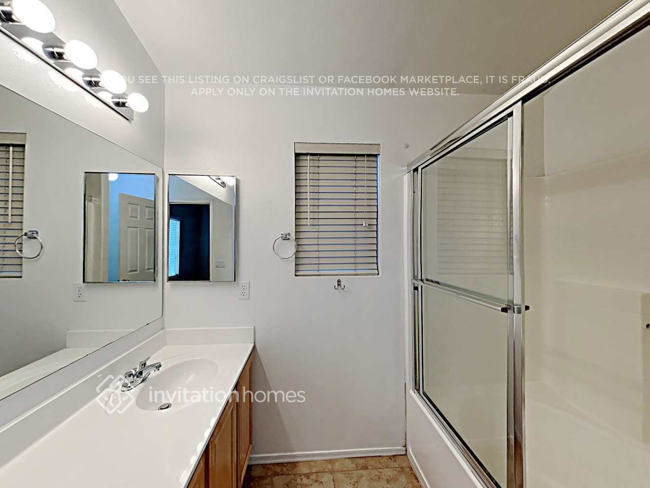 Building Photo - 9331 W Cinnabar Ave