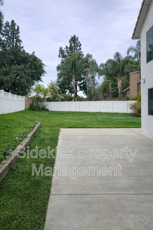 Building Photo - 1054 Fox Ct