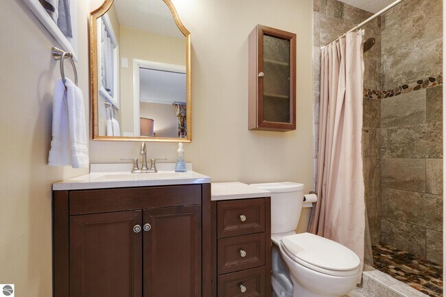 Building Photo - 5521 Silver Sunrise Trail
