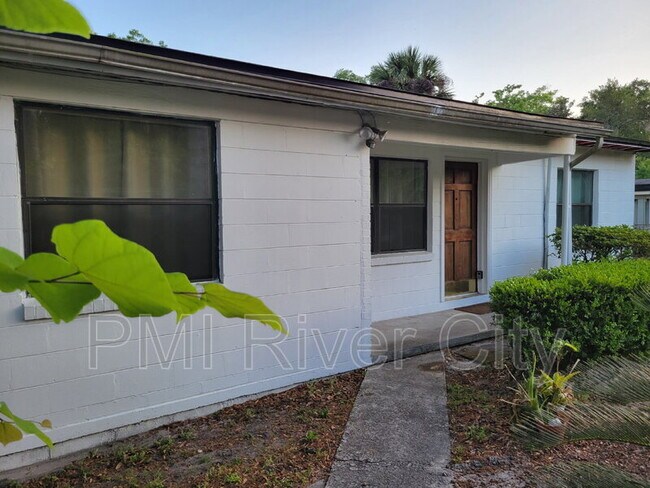 Building Photo - 2916 Rainbow Rd