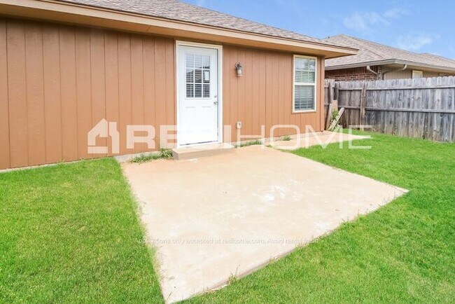 Building Photo - HOME FOR RENT!!