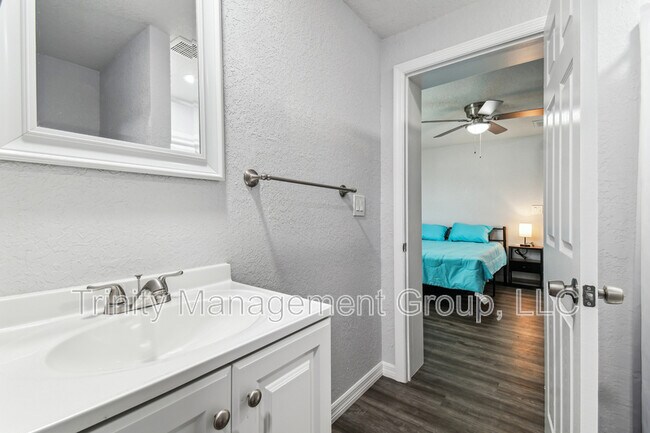 Building Photo - 10033 Brunswick Ln