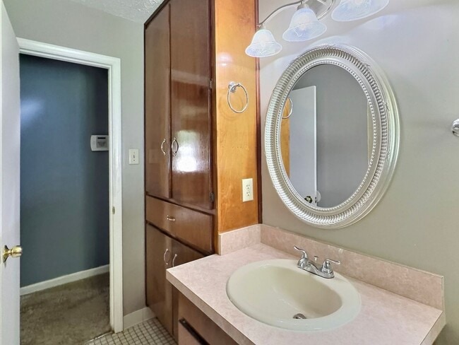 Building Photo - 3 Bed, 1 Bath in Montgomery close to Maxwell!