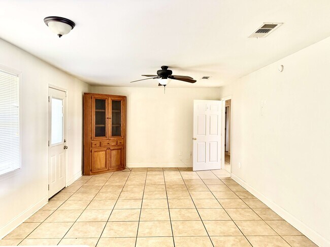 Building Photo - 9776 Yellowstone Ave
