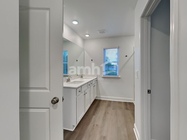 Building Photo - 314 Golucke Way