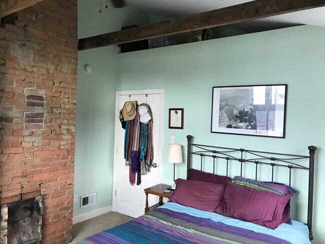 Building Photo - 3234 Dobson St