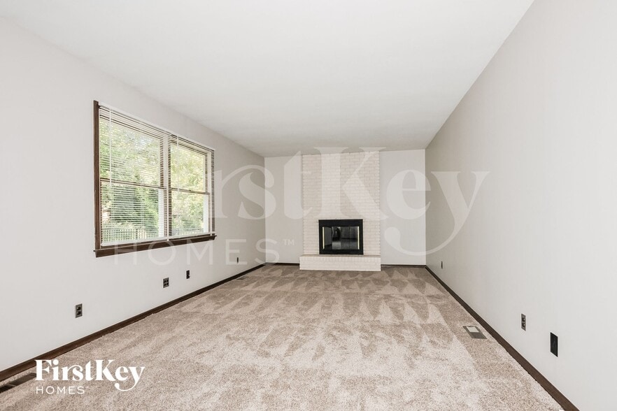 Building Photo - 1005 Lancaster Dr