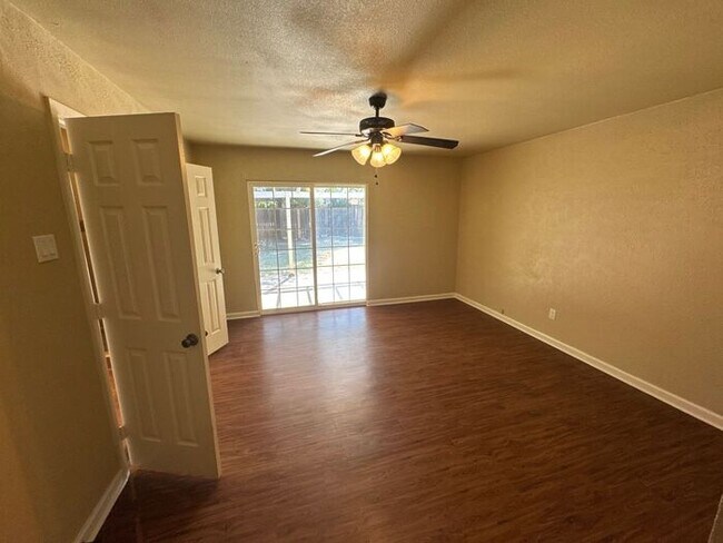 Building Photo - 3730 Twin Oak Ct
