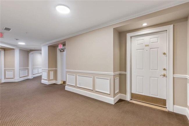 Building Photo - 3275 Lenox Rd NE