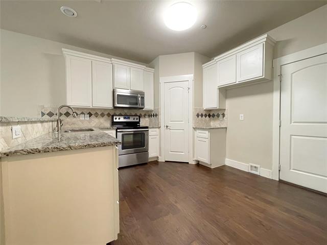 Building Photo - 207 Lily Ln