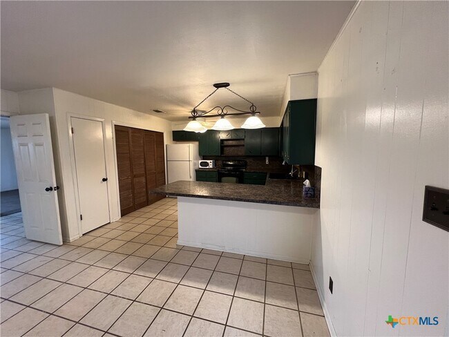 Building Photo - 10694 FM1670