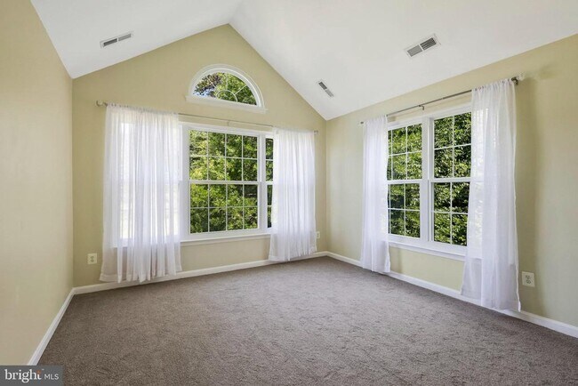 Building Photo - 5587 Governors Pond Cir