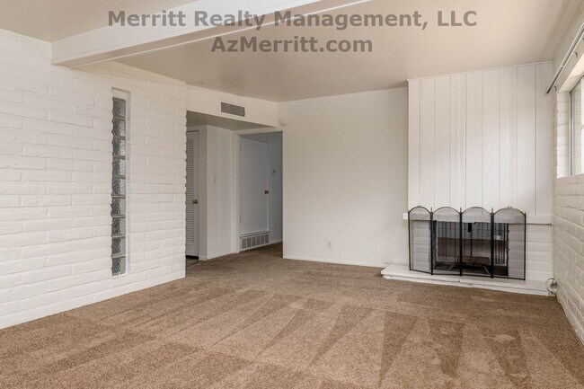 Building Photo - 4 Bedroom, 2 bath,  1/2 month free if you ...