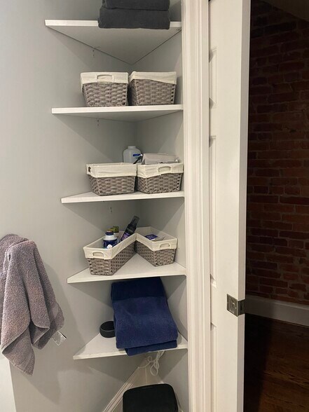 2nd floor middle bathroom storage - 17 U St NW