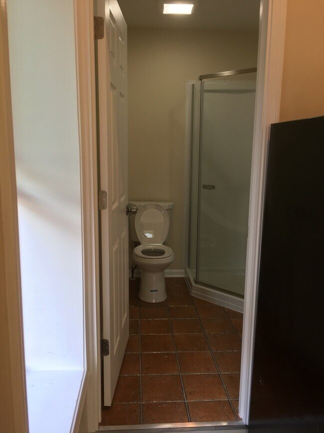 Building Photo - 321 W 24th St